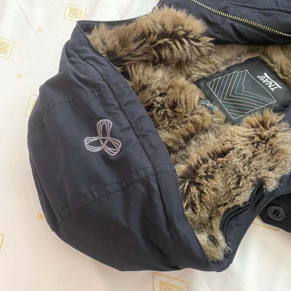 vintage 2000s aritzia TNA black fur lined parka jacket - Picture 4 of 7